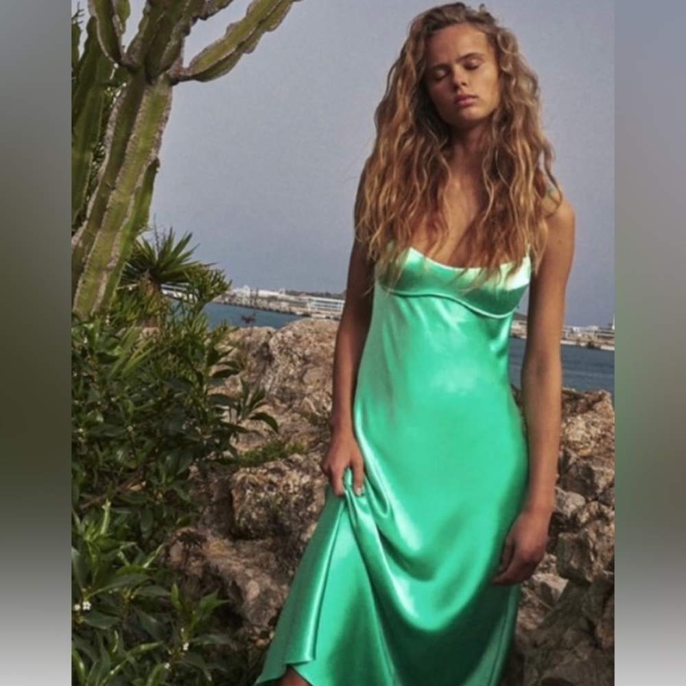 Viral Zara Midi dress | size M | color: beautiful vibrant green | never worn